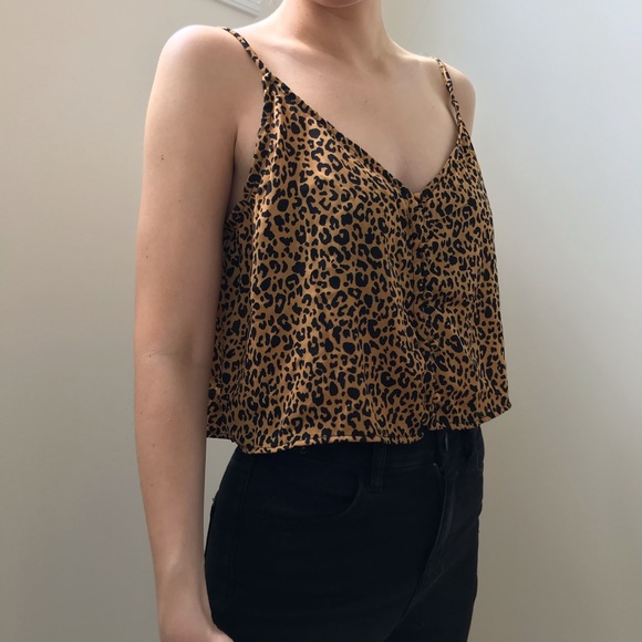 Leopard-print crop top! - Picture 2 of 5